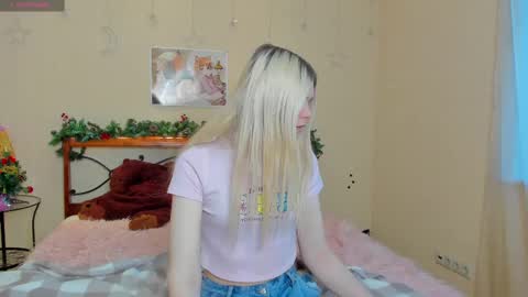 Snapshot of auroralitta chatting on December 2024 08:23:02 AM Aurora online show from December 2024 08:23:02 AM