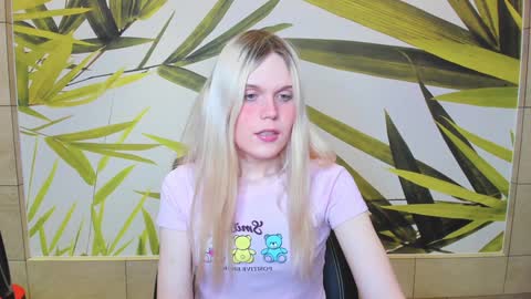 Snapshot of auroralitta chatting on December 2024 10:36:02 AM Aurora online show from December 2024 10:36:02 AM