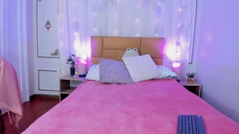 Snapshot of auroramontclair chatting on October 2025 11:51:02 AM Aurora online show from October 2025 11:51:02 AM