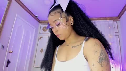 Snapshot of auroramontclair chatting on October 2025 12:02:01 PM Aurora online show from October 2025 12:02:01 PM