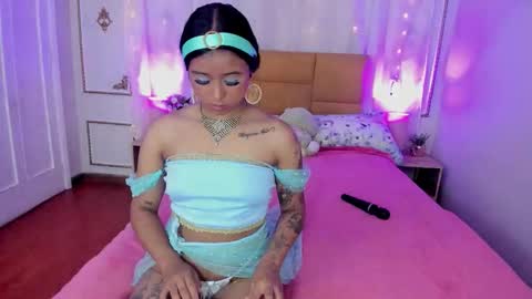 Snapshot of auroramontclair chatting on October 2025 11:53:02 AM Aurora online show from October 2025 11:53:02 AM