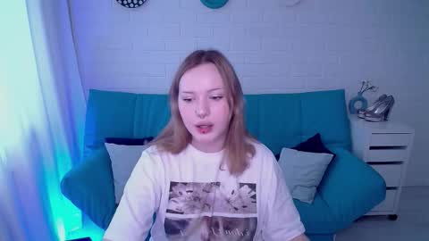 Snapshot of auroramour chatting on October 2025 10:56:02 AM Aurora online show from October 2025 10:56:02 AM