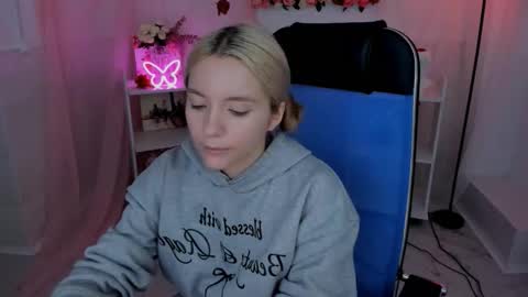 Snapshot of aurorawrenfield chatting on September 2025 07:41:01 AM aurorawrenfield online show from September 2025 07:41:01 AM