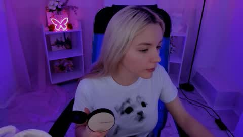 Snapshot of aurorawrenfield chatting on September 2025 04:40:01 PM aurorawrenfield online show from September 2025 04:40:01 PM