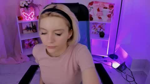 Snapshot of aurorawrenfield chatting on November 2025 04:45:02 AM aurorawrenfield online show from November 2025 04:45:02 AM