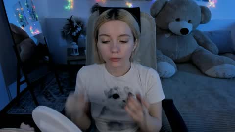 aurorawrenfield online show from March 2026 01:29:02 AM