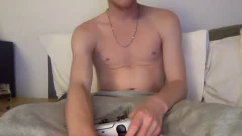 aussieblondetwink online show from December 2024 12:42:01 PM