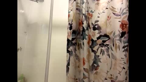 Milf4u online show from December 2025 12:01:02 PM