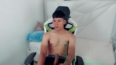 Snapshot of austin_col_ chatting on October 2025 02:23:02 PM AUSTIN online show from October 2025 02:23:02 PM