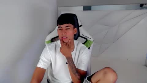 Snapshot of austin_col_ chatting on October 2025 02:15:01 PM AUSTIN online show from October 2025 02:15:01 PM