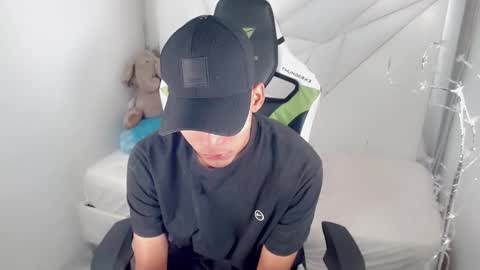 Snapshot of austin_col_ chatting on October 2025 01:00:01 PM AUSTIN online show from October 2025 01:00:01 PM