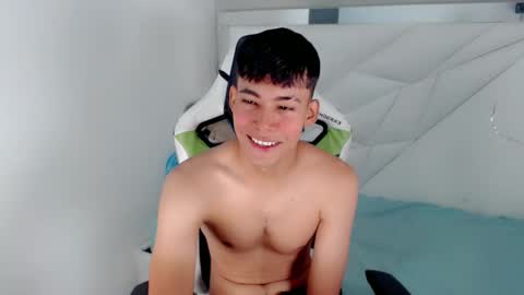 Snapshot of austin_col_ chatting on October 2025 01:45:02 PM AUSTIN online show from October 2025 01:45:02 PM