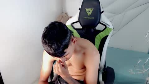 Snapshot of austin_col_ chatting on October 2025 04:03:02 PM AUSTIN online show from October 2025 04:03:02 PM