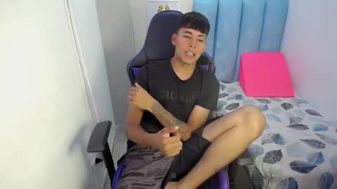 Snapshot of austin_col_ chatting on October 2025 12:55:01 PM AUSTIN online show from October 2025 12:55:01 PM