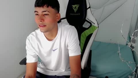 Snapshot of austin_col_ chatting on November 2025 12:07:01 PM AUSTIN online show from November 2025 12:07:01 PM