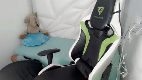 Snapshot of austin_col_ chatting on November 2025 02:07:02 PM AUSTIN online show from November 2025 02:07:02 PM