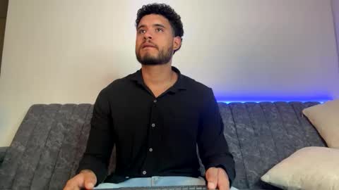 Snapshot of austintorres_ chatting on April 2026 12:15:01 AM AustinTorres online show from April 2026 12:15:01 AM