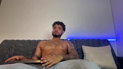 Snapshot of austintorres_ chatting on May 2026 01:02:02 AM AustinTorres online show from May 2026 01:02:02 AM