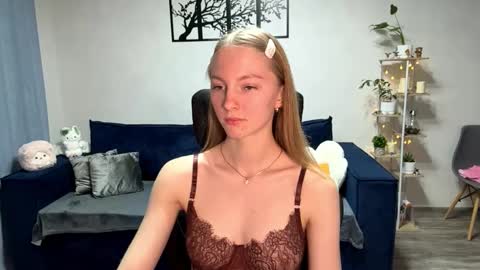 Snapshot of autumnroginson chatting on October 2025 03:01:02 PM Annie online show from October 2025 03:01:02 PM