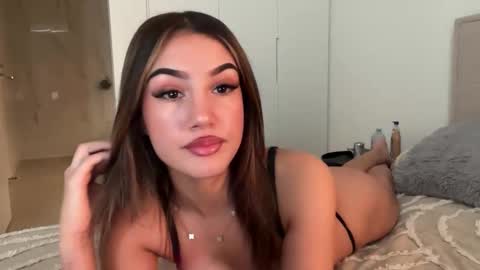 Ava  online show from November 2025 11:35:01 PM