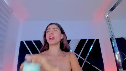 Snapshot of ava_fontana2 chatting on May 2026 10:26:01 PM Ava Fontana online show from May 2026 10:26:01 PM