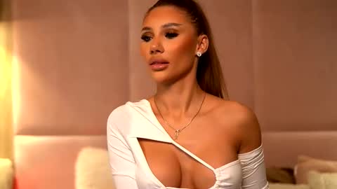 Ava online show from December 2025 01:59:02 AM