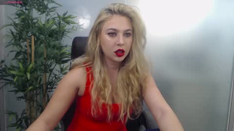 Snapshot of avablue_ chatting on December 2024 07:14:01 AM online show from December 2024 07:14:01 AM