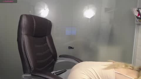 Snapshot of avablue_ chatting on March 2025 04:23:02 AM online show from March 2025 04:23:02 AM