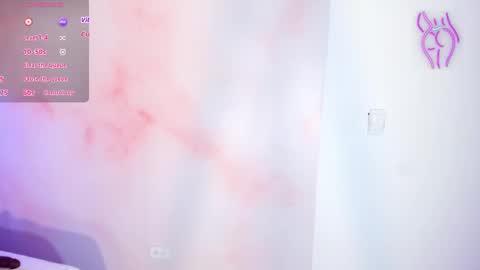 avawhiite online show from September 2025 08:35:02 PM