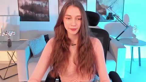 Avie online show from January 2025 03:45:01 PM