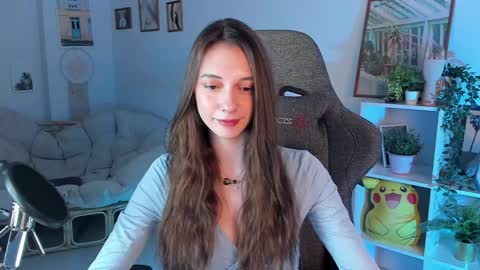 Avie online show from January 2025 06:31:01 PM