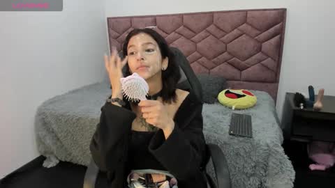Snapshot of aveline_lux_ chatting on September 2025 10:26:02 AM aveline_lux_ online show from September 2025 10:26:02 AM