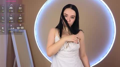 Avelyne online show from October 2025 02:26:01 PM