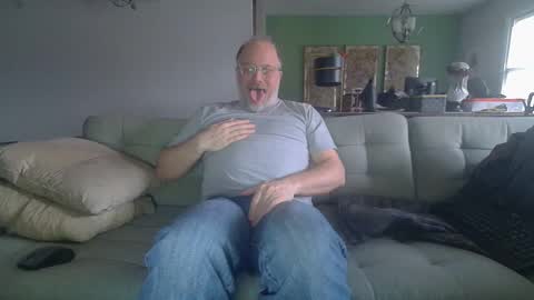 Snapshot of averagegreg chatting on February 2026 10:31:01 PM Greg online show from February 2026 10:31:01 PM