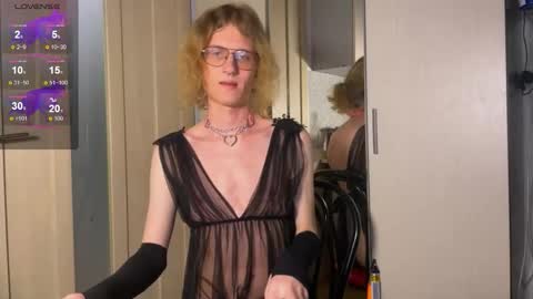 Snapshot of avery_adam chatting on February 2026 10:17:01 PM Alex online show from February 2026 10:17:01 PM