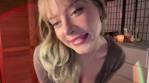 Snapshot of averyyy333 chatting on October 2025 09:26:02 PM Avery online show from October 2025 09:26:02 PM