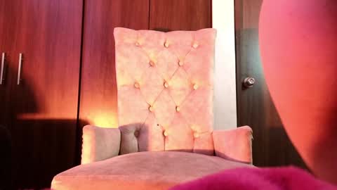 Snapshot of avi_frost chatting on February 2025 06:14:02 AM Saraaaa independent model 3 online show from February 2025 06:14:02 AM