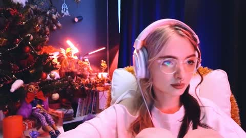 Snapshot of avi_nile chatting on December 2024 02:30:02 AM Avriel online show from December 2024 02:30:02 AM