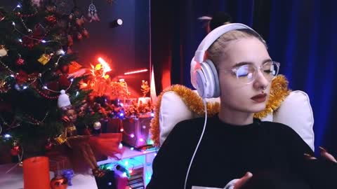 Snapshot of avi_nile chatting on December 2024 02:49:02 AM Avriel online show from December 2024 02:49:02 AM