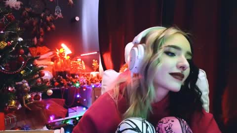 Snapshot of avi_nile chatting on December 2024 05:37:01 AM Avriel online show from December 2024 05:37:01 AM