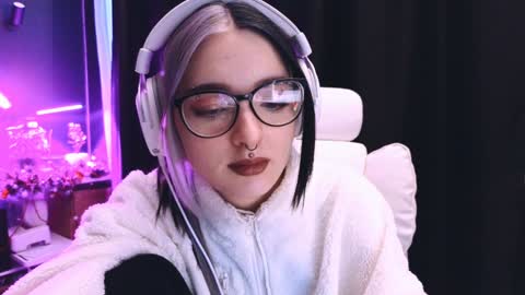 Snapshot of avi_nile chatting on January 2025 02:14:01 AM Avriel online show from January 2025 02:14:01 AM