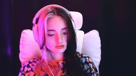 Snapshot of avi_nile chatting on February 2025 02:22:02 AM Avriel online show from February 2025 02:22:02 AM