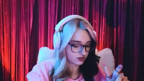 Snapshot of avi_nile chatting on February 2025 03:11:02 AM Avriel online show from February 2025 03:11:02 AM