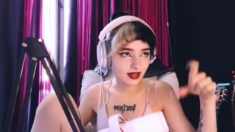 Snapshot of avi_nile chatting on September 2025 05:19:02 AM Avriel online show from September 2025 05:19:02 AM