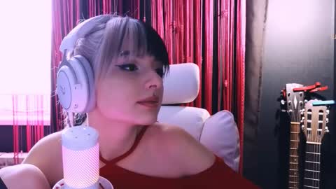 Snapshot of avi_nile chatting on December 2025 05:47:01 AM Avriel online show from December 2025 05:47:01 AM