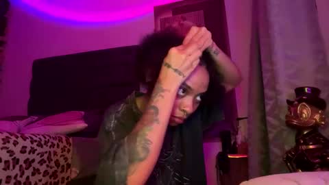 Avril online show from March 2026 07:04:02 AM