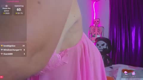 Snapshot of avril_jonson chatting on October 2025 10:28:02 PM avril_jonson online show from October 2025 10:28:02 PM