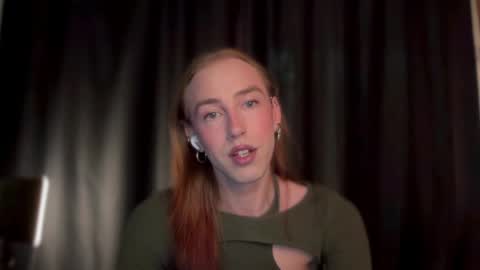 avril_pearly_ online show from May 2026 11:05:02 AM