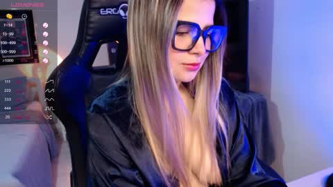 Avrill Morgan online show from October 2025 03:34:01 PM