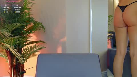 Snapshot of avrillcyrux chatting on October 2025 07:05:02 AM AVRILL CYRUX online show from October 2025 07:05:02 AM